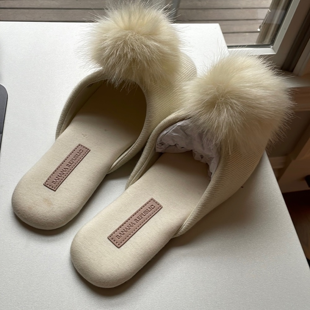 banana republic cream slippers